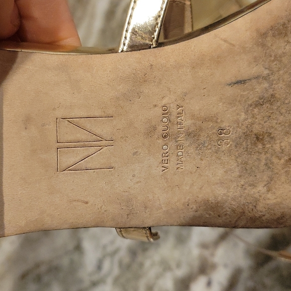 Tamara Mellon flat gold strap sandal with clear strap - Picture 4 of 10